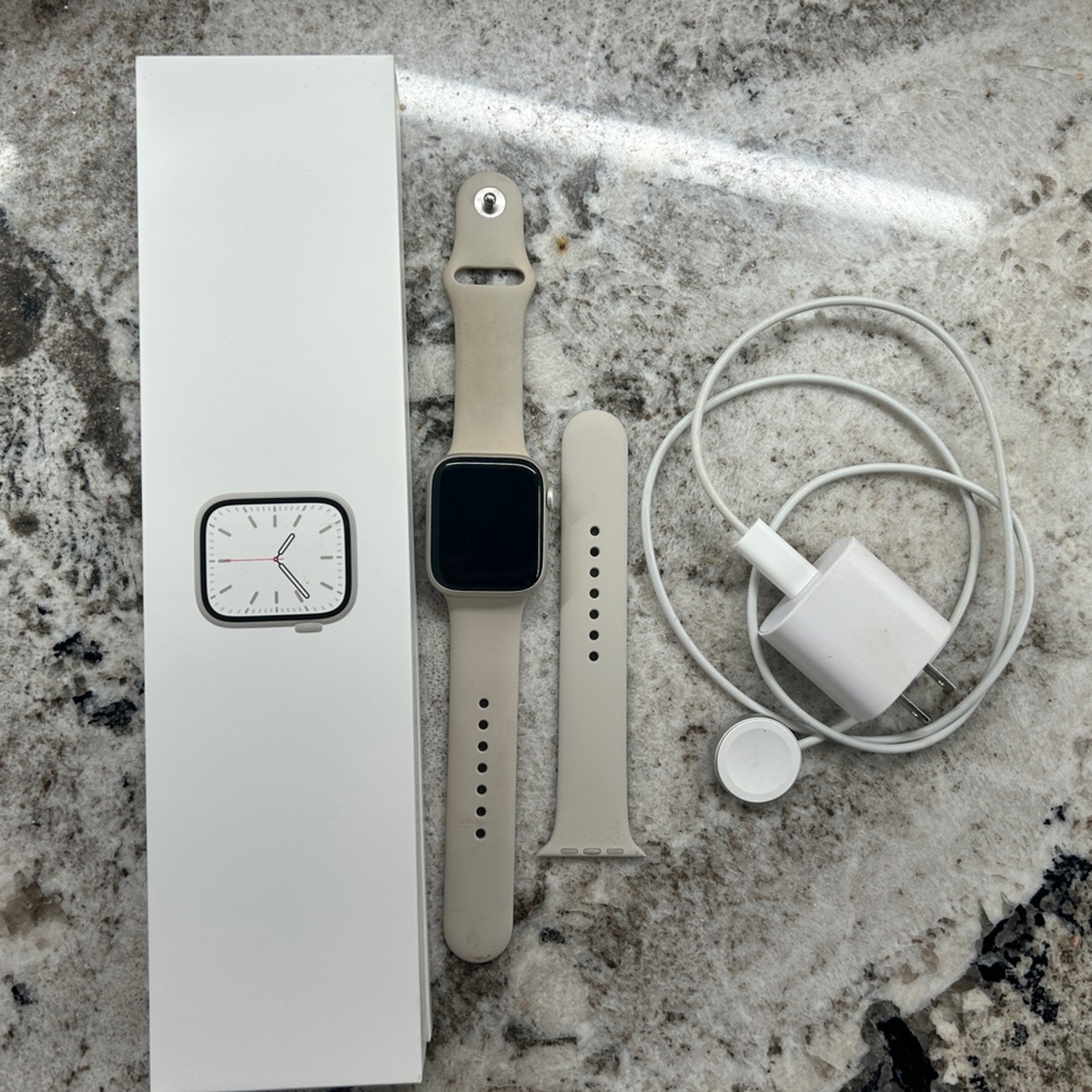Apple Watch Series 7 Verizon 45mm starlight aluminum case with sports band